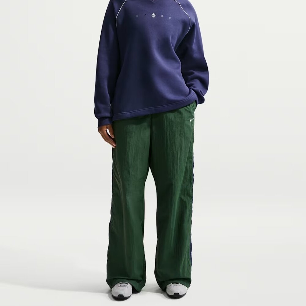 Nike Women's Loose High-Waisted Parachute Pants  Fir/Midnight Navy/Chalk/Chalk